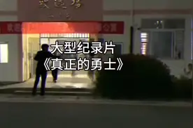 兄弟，只能说你扔花的那一刻帅呆了 #表白 #贵州西装哥视频封面