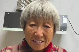 蒸肉焖子原来这么简单 老妈用一斤肉半斤粉条蒸了三大块肉焖子，吃起来是QQ弹弹的太香了#抖音美食推荐官 #蒸肉焖子#焖子的家常做法 #嘎嘎好吃 #地方特色美食 @抖音创作小助手