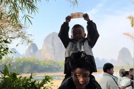 给孩子们发了20元人民币，带他们打卡20元景点。桂林山水甲天下视频封面