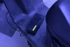 给电动车充电，充电器一变绿灯就要拔掉充电器吗？#电动车 #充电 #电动车维修 #电池 #充电器