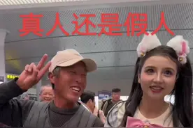 #抖音网红 #AI莎莎 #街拍 这是真人还是假人啊？😂😂😂视频封面
