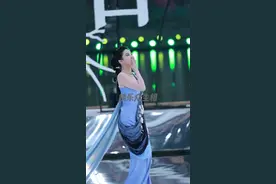 #刘亦菲 蓝色长裙造型红毯送飞吻女神这状态好美！视频封面