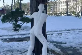 又到了堆雪人的季节了，露一手吧。 #搞笑配音#搞笑#雪人