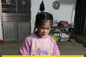 莹莹说不出话，她很烦躁，只能通过尖叫和拉扯大人来发泄。家里有一个自闭症孩子，搞得三个大人都崩溃。真的是谁带过这种孩子，就能感受到其中的心酸与无奈。再好的脾气与耐心都被慢慢磨灭掉，家长也是很煎熬…只能祈祷日子能好过一点吧……#记录真实生活 #崩溃 #被逼疯的家长 #只有宝妈才懂吧视频封面