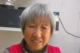 玉米面这个新吃法没想到这么好吃 老妈做的玉米面菜馍馍蓬松暄软的，做法简单营养又好吃#普通的饭菜都是家的味道 #玉米面新吃法 #菜馒头#蒸馒头