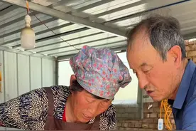 蘼面倒锅子 #总在成为大人的路上 老妈用新磨的蘼面烤了蘼面倒锅子，用凉白开浸泡两个小时就是美味的蘼面泡馍馍。#抖音精选#新农人计划2025 #我的乡村生活 #农村特色美食视频封面