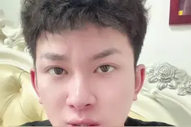 勇士2:1火箭，库里30分杰伦格林超神跟二极管之间反复无常！ #nba季后赛 #库里 #勇士 #哈登 #杰伦格林视频封面