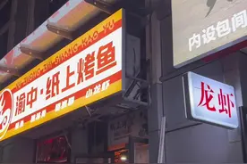 厨房排烟的最佳方法 不管你高空排还是往下水道排，都要被居民投诉，有了这个多环内循环无烟管油烟机，任意铺面都能做餐饮。老板说现在做餐饮太难了，不是因为没客源，而是因为环保不达标，经常被居民投诉。自从用了这款多环内循环无烟管油烟机，再也不用担心居民来找麻烦了，餐饮连锁饭店、沙县小吃、炸鸡店都用它。#上海多环无烟管内循环油烟净化机 #油烟净化设备 #餐饮创业 #商用厨房设备 #餐饮人加油💪视频封面