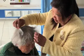 奶奶出院了，在医院这半月也急坏了，奶奶让大家都不要挂念她，这次之后以后就会好好的，好透了#记录真实生活 #我的乡村生活视频封面