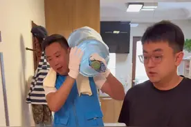 师傅是个懂得随机应变的人啊#东风风神L7 #10万级超205纯电续航插混 #模型 #吊车