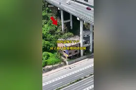 东莞最惨钉子户，前后被8根桥墩团团包围，据说当初给三千万都不肯搬，如今一分钱都拿不到，成为了烂尾楼，太惨了#钉子户#航拍#最惨钉子户 #内容启发搜索视频封面