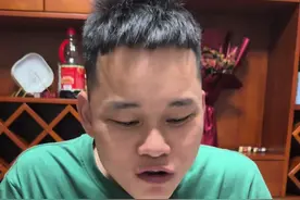 朋友从鱼塘打捞了好多罗非鱼给大兄弟送来了几条，今天大兄弟做了一道“有味道”的酸菜鱼，小塔克称这道菜《马桶酸菜鱼》#记录真实生活 #抖音美食推荐官