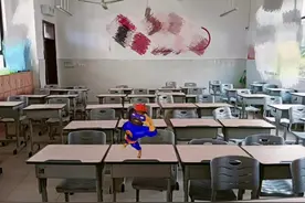 凌晨四点嚼槟榔 起来发现是蟑螂#原创动画 #内容启发搜索#抽象