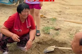 回忆小时候的生活，想起来总是开心和幸福，可能是人长大了，压力就大了，让我们快乐不起来了吧……但是也要珍惜眼前的人和生活，理想和生活终归有差别，珍惜眼前知足常乐，对吧？#我的农村生活#幸福的生活伴你左右开心的日子乐不够