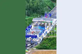 祖辈们都向往走不大山，如今期盼已久的巫云开高速巫溪段终于全县通车了！真是一个激动人心的大事！#巫云开高速 #通车仪式 #伟大工程视频封面