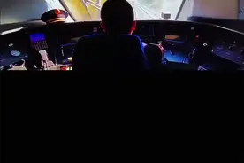 高铁司机只有一个人，想上厕所怎么办#高铁#知识分享 #不可思议