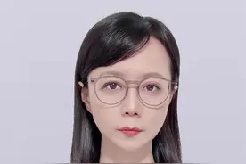 #小孩点燃沼气池车辆被掀翻 路面被炸开，车子被炸翻，还好孩子没事…#薇观察 #安全