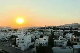 今天坐阿曼当地华人魏哥的越野车前往离首都Muscat两个小时车程…