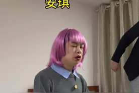 #小春兰 逢机会想跑没成功！突然遇到无名人想带她走，突然想起之前的试探和三毛说这是他们的地盘，没敢多想！安琪被迫尝试水果味后身体出现不适……视频封面