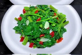 炒空心菜，直接下锅炒就错了，教你饭店不外传技巧，翠绿不出水 #空心菜#炒空心菜 #家常菜