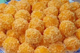 我是万万没想到把鸡蛋液淋到汤圆里，出锅就是年夜饭餐桌上必不可少的美食，外酥里糯，真的很好吃#炸汤圆，#汤圆新吃法#美食