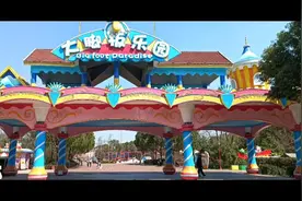 浙江海宁夏日里的旅游打卡好去处！海宁大脚板乐园夏日里人气火爆