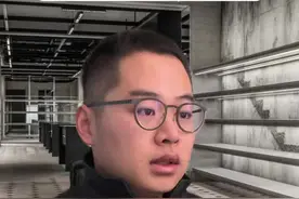 什么？巴黎世家其实是包子店？ 因为感觉没有什么是他们不能做成包的….@Balenciaga #巴黎世家 #Balenciaga #巴黎世家在上海 #搞笑 #吐槽视频封面