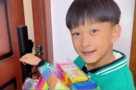 彩泥披萨 你们一直心心念念的披萨来啦，记得收藏起来咯，超级简单！ #彩泥披萨 #彩泥手工 #手工制作 #童年的乐趣#这个太好玩了