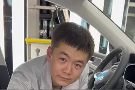 汽车等红灯时需要挂N档吗？你等红灯的时候怎么挂挡？#新手上路 #汽车知识 #带你懂车 #驾驶技巧 #等红灯挂档