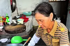 这个夏天一定要来一碗老鸭炖小肠结，鲜美的鸭肉搭配爆汁的小肠，美味无比。#农村原创视频 #记录真实生活 #老鸭汤 #我的乡村生活