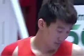 年满28岁的孙铭徽，正值职业生涯的巅峰期，大家觉得他在目前的国家队后卫中，可以排在第几顺位？视频封面