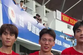 官鑫、曾克理、施君豪、何锦櫶，平均年龄20.5岁的全新国家队接力阵容跑出38秒36的好成绩，后因串道干扰其他队伍被取消成绩。积极总结，争取更大突破！比赛视频可看@田径中心  #全国室内田径锦标赛 #田径说一哈 #田径