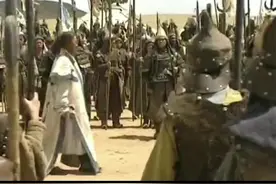 公元1219年，因蒙古商队被花剌子模讹答拉城主处决、使者被摩柯末苏丹斩杀，铁木真在斡难河老营召开军政大会及库里台大会。会上，他决定亲率诸弟、诸子等西征花剌子模，同时任命四弟帖木格与三公主阿拉合别姬为监国留守草原，忽兰妃随军；此外，经也遂妃提议并获耶律楚材等人支持，立储事宜被提上日程。#成吉思汗电视剧 #抖家小助手