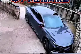 车辆被卡住如何脱困 学会平移就可以应对各种停车难题，建议大家多学习一下平移#新手上路 #内容启发搜索 #每天一个用车知识 #判断车距的技巧 #长春计时陪练程先生