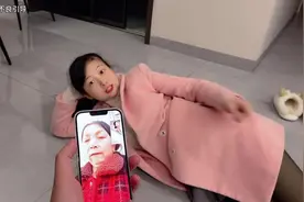 媳妇躺地上打赖要买金镯子，小伙发视频找丈母娘告状，结局太搞笑视频封面