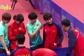 social莎上线换pin啦～合照一结束就匆匆忙忙跑过去要pin的小可爱