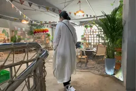 带丈母娘和安东升吃一家露营风格的火锅店！丈母娘是真好笑！视频封面