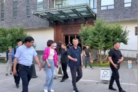 原空军副司令员杨东明中将、夫人秦畹江 ，杨东蓉大校