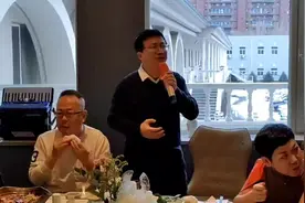 歌者为国家二级教授，博士生导师帅真老师