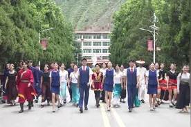 《翀》 一年级航空专业舞蹈课程实践 2344✈️ 学期总课时：18视频封面