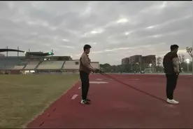 后抛实心球教学，#运动 #校园 学会了没😄。视频封面