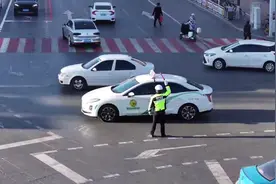 《道路交通安全法》第二十五条　：全国实行统一的道路交通信号。视频封面