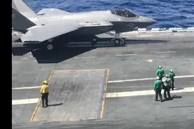美国海军福特级航母上F35C战斗机，使用电磁弹射加力起飞