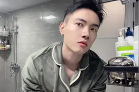 对！他就是那个沉浸式洗澡的博主！🙄🙄#vlog日常 #男士护肤