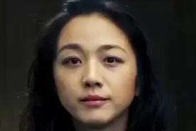 《分手的决心》讲述朴海日饰演的刑警海俊因为调查出入境前官员…