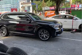 #我要上热门 22款宝马新X5升级21寸锻造轮毂，四条米其林防爆胎