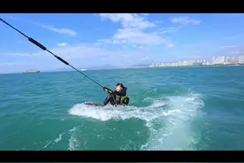 突破了对深邃大海的恐惧心理也克服了身体的疲惫