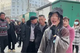 #现场实拍 #老百姓舞台 #户外演绎 一首百听不厌的歌，真心给了你