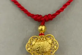 宝宝长命锁有讲究 宝爸宝妈要谨记 #宝宝 #长命锁