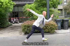 我是一个自律的潮男，总能看到我耍帅的身影#185大帅哥 #颜值视频封面